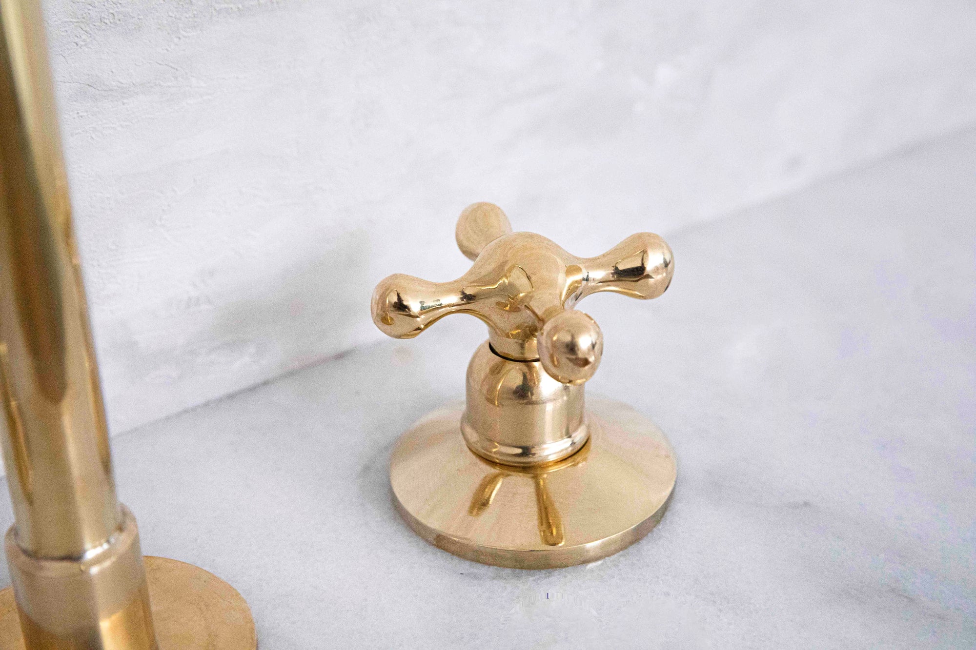 Elegant 3-Hole Unlacquered Brass Faucet - Timeless Design for Your Home - BRASSMA