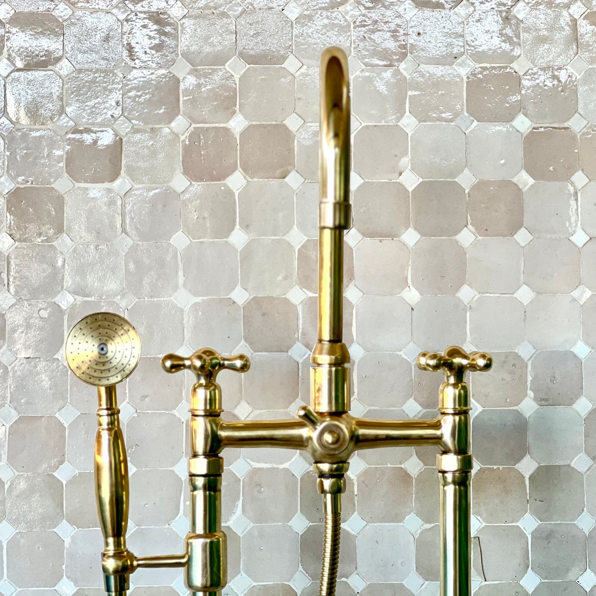 Unlacquered Brass bathtub Faucet Floor Mount Bathtub Faucet, Tub Filler Faucet with Two Handles And Hand Shower