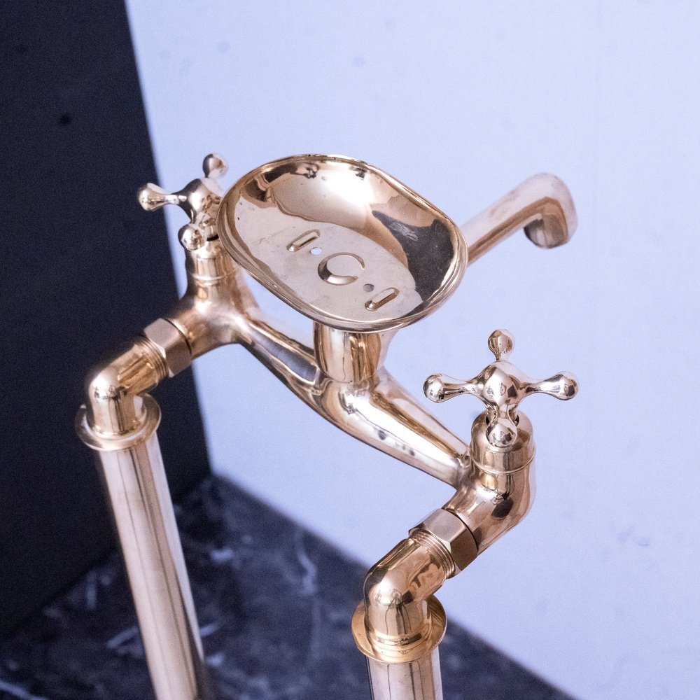 Free Standing Clawfoot Faucet With Brass soap holder