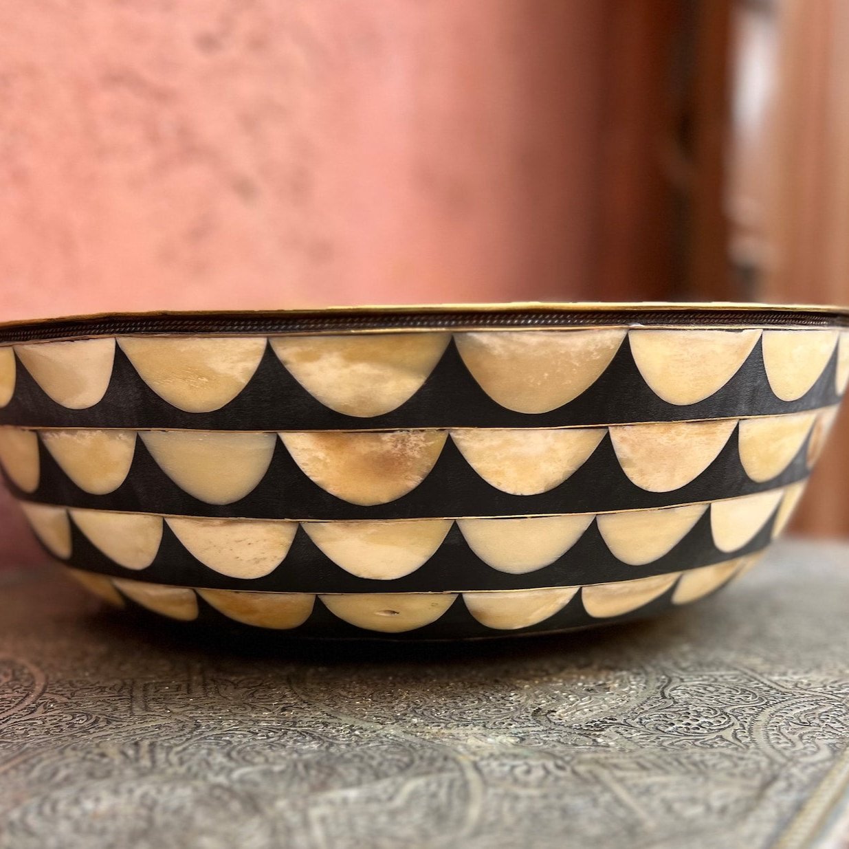 Round Brass &amp; Resin Sink