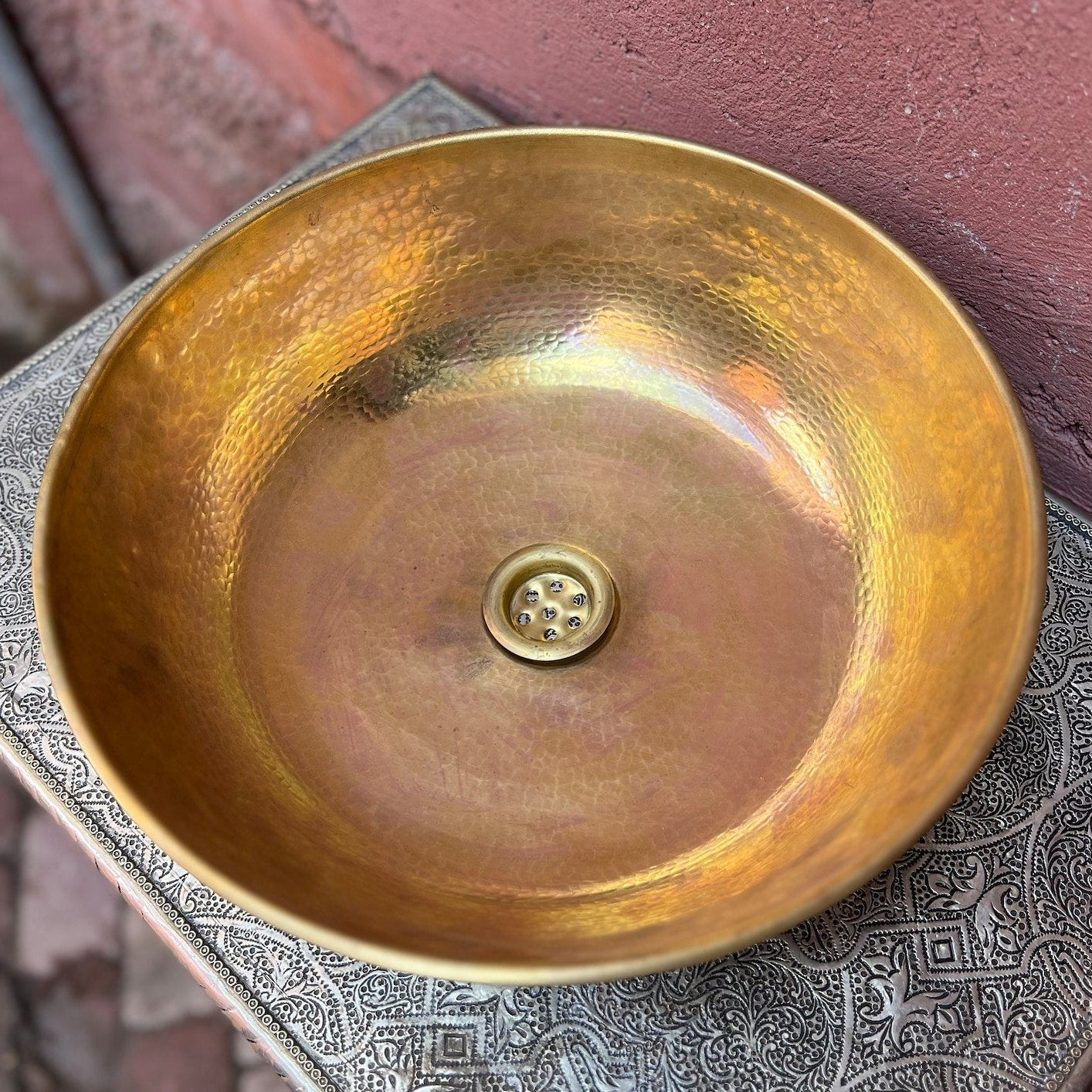 Round Brass &amp; Resin Sink